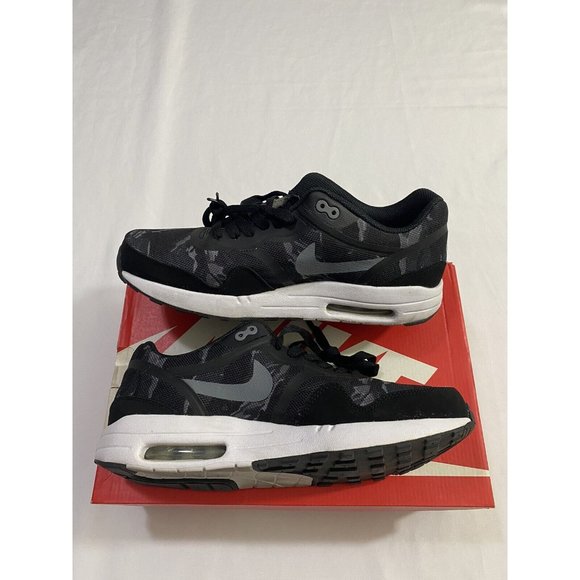 Pre-Owned Mens Size 9.5 Black Nike Air Max 1 PRM Tape Running Shoes 599514 001 main image 5